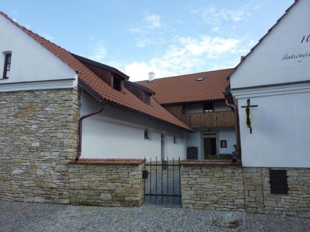 Holubník statečných žen králových Hotel Luže Exterior foto