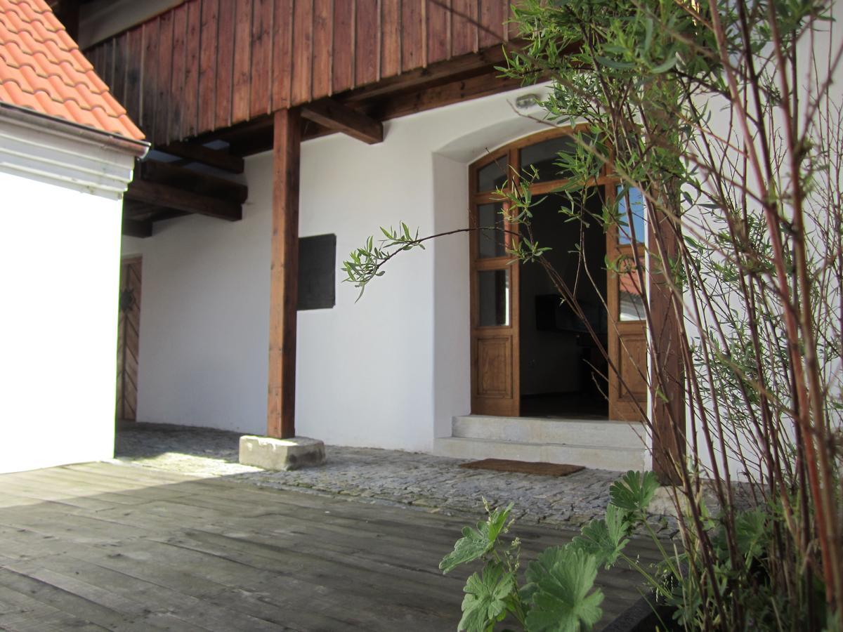 Holubník statečných žen králových Hotel Luže Exterior foto
